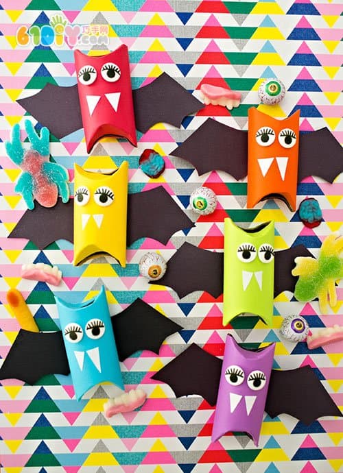 Teach children to make Halloween-colored bats for Halloween