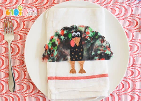 Children use crayon to make Thanksgiving turkey