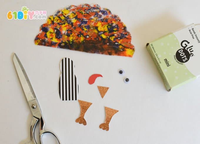 Children use crayon to make Thanksgiving turkey