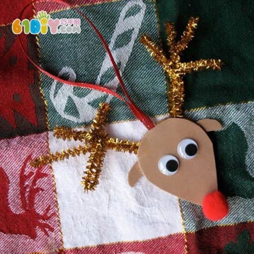 Children making simple reindeer Christmas ornaments