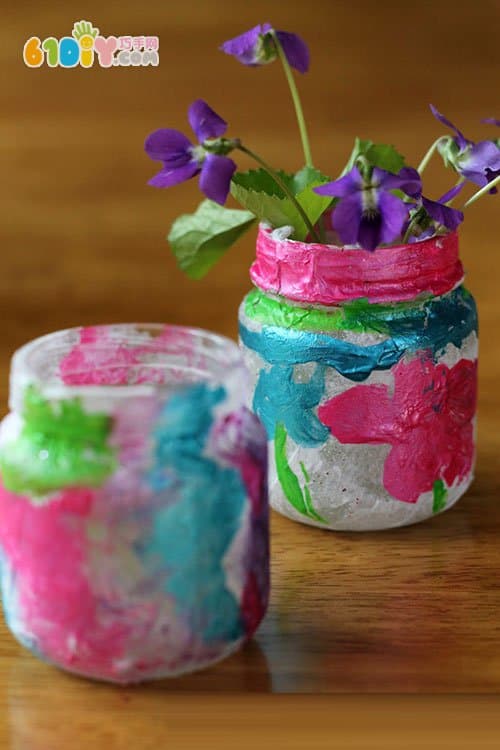 Children's handmade graffiti paper vase