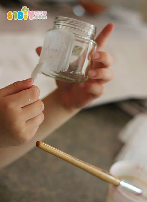 Children's handmade graffiti paper vase