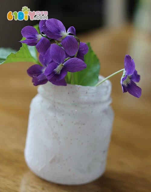 Children's handmade graffiti paper vase
