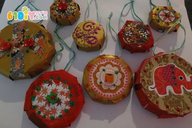 Children make Christmas ornaments with used caps