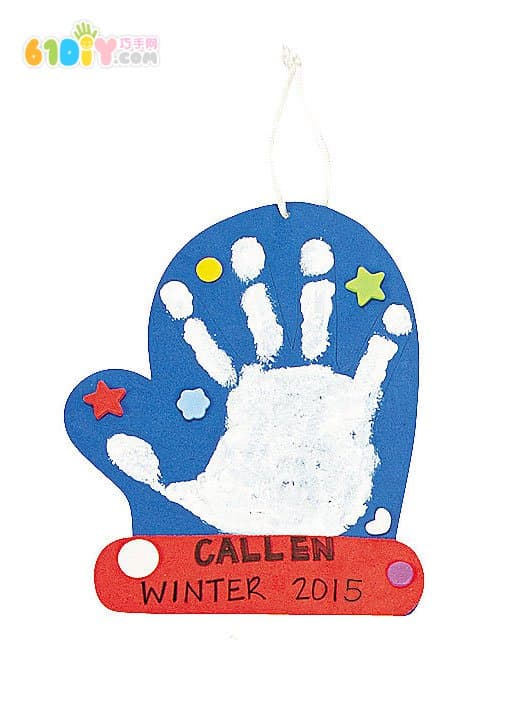 Christmas DIY making handprints small gloves hanging ornaments