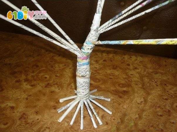 Waste newspaper making handmade tree