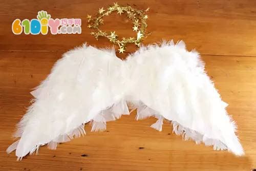 Waste cardboard making christmas party props angel wings