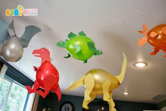 Balloon DIY making dinosaur ornaments