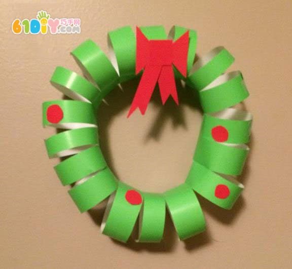 Children's handmade three-dimensional paper art Christmas wreath