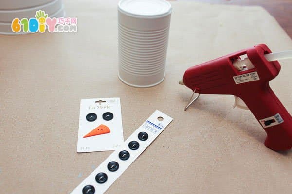 Scrap iron cans making winter decoration snowman