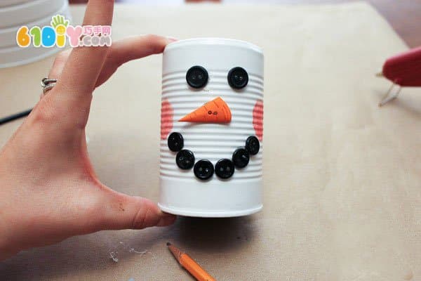 Scrap iron cans making winter decoration snowman