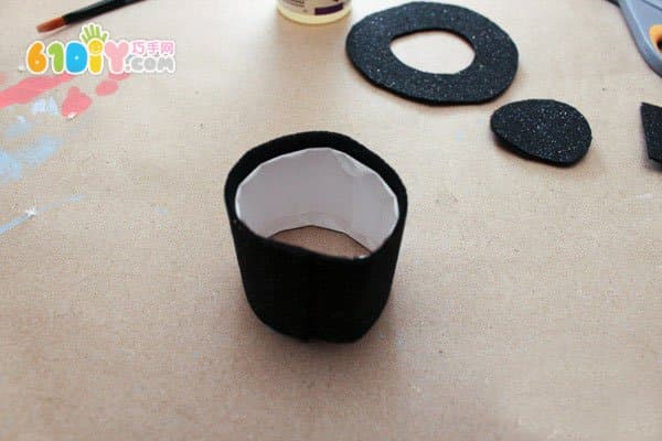 Scrap iron cans making winter decoration snowman