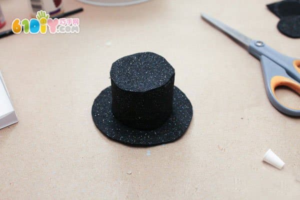 Scrap iron cans making winter decoration snowman