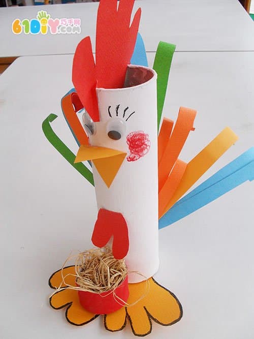 Children make big cocks using paper rolls