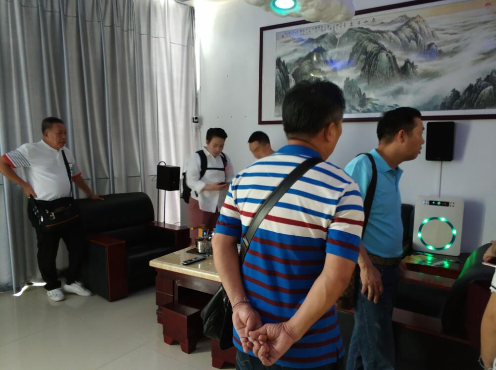 Thai customers visit Hengzhongxin to negotiate smart home business