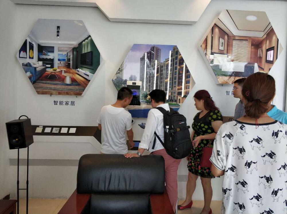 Thai customers visit Hengzhongxin to negotiate smart home business