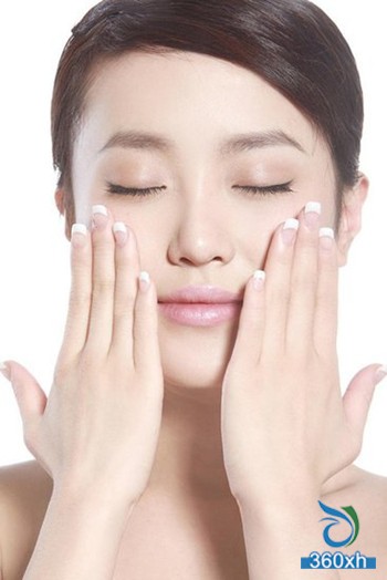 Three steps to train the "smile" expression muscles to tighten the facial skin