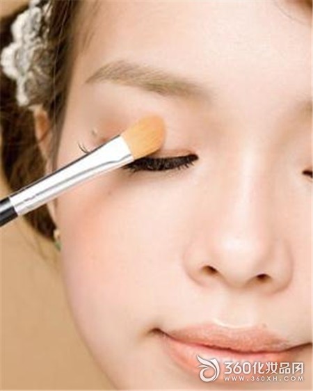 Dating makeup, mature charm, eye makeup, makeup, eye shadow, facial features