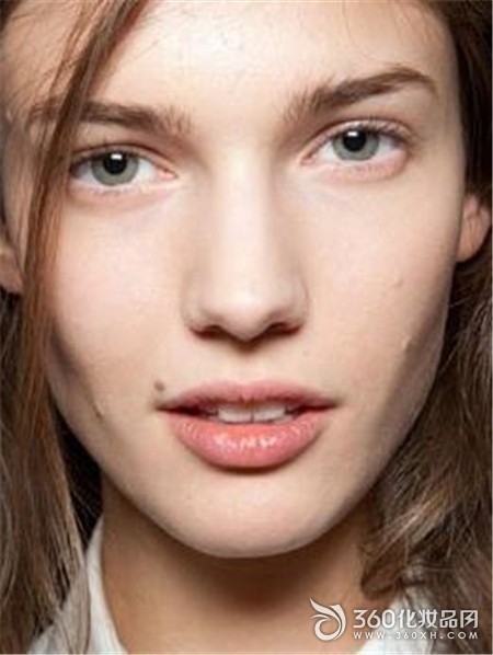 Makeup fine lines lipstick young blush eye bags mascara dark circles