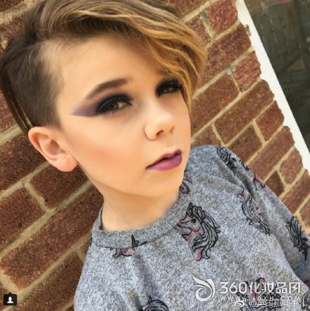 At the age of 10, it became a beauty blogger. 10-year-old boy makeup video 6