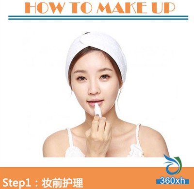 Daren sharing six-step retro red lip makeup tutorial