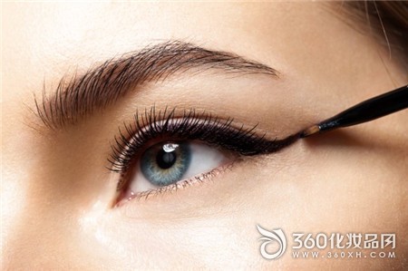 Eyelid relaxation eye use eye makeup