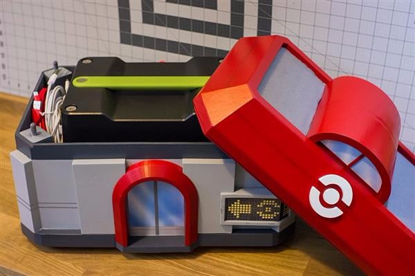 12 mobile phones simultaneously charging 3D printing Pokemon Center