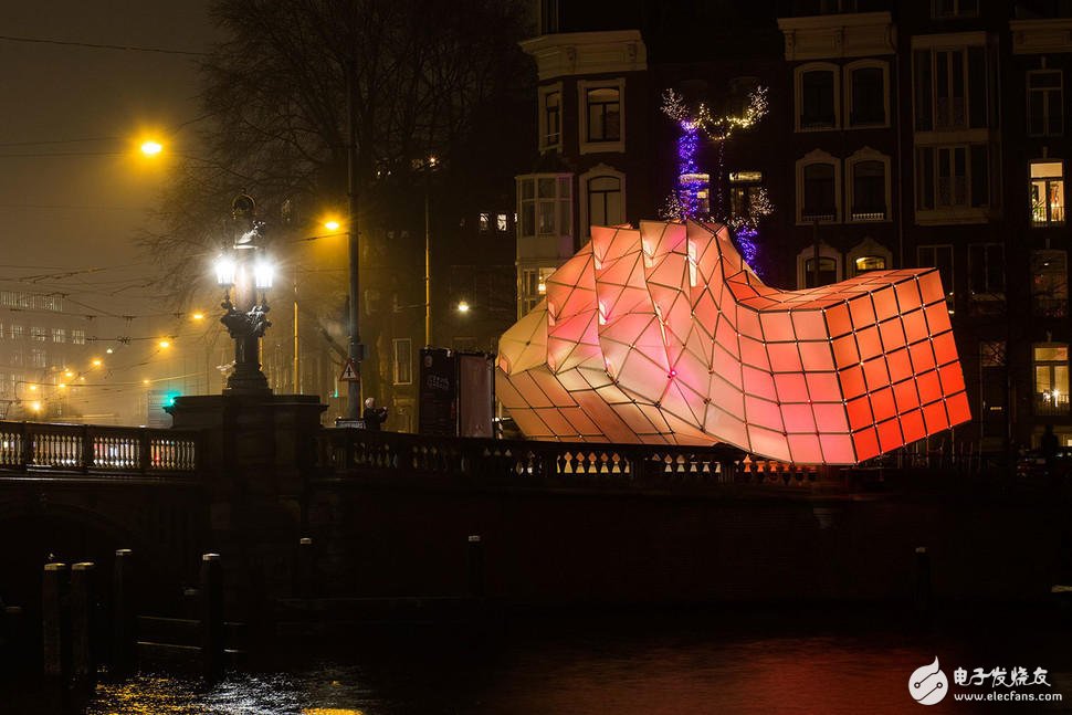 House made of 250 illuminated LED panels Have you seen it?