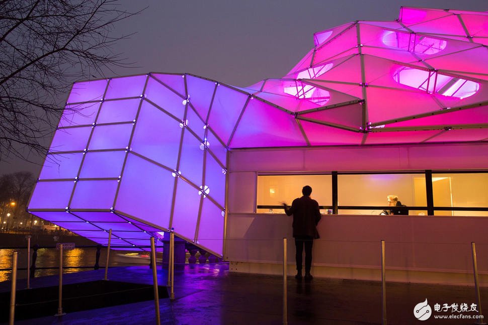 House made of 250 illuminated LED panels Have you seen it?