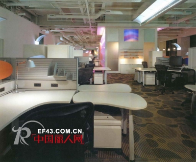 Small woman business official overseas version of pure English website will soon settled in Singapore