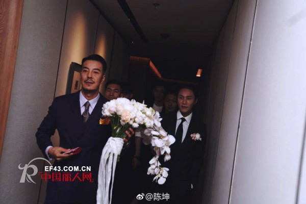é™ˆå¤å½“ä¼´éƒŽ ä¼´éƒŽåº”è¯¥è¦ç©¿ä»€ä¹ˆç¤¼æœåˆé€‚