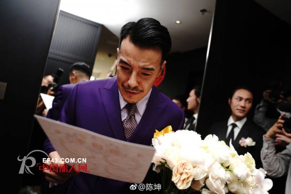 é™ˆå¤å½“ä¼´éƒŽ ä¼´éƒŽåº”è¯¥è¦ç©¿ä»€ä¹ˆç¤¼æœåˆé€‚