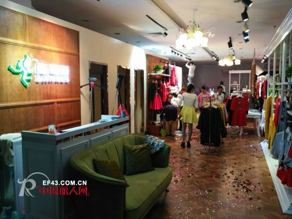 å°šå¯æ–¯å¥³è£…ä½›å±±å—åº„åº—åº—é¢å…¨æ–°å‡çº§  é‡æ–°å¼€ä¸šæ¬¢è¿Žé€‰è´­