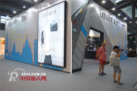 The fifteenth session of Shenzhen Garment Exhibition LETABOU Cuoplatinum handbags lead soft package fashion