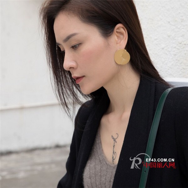 é«˜å†·å¥³ç”Ÿæˆ´ä»€ä¹ˆè€³çŽ¯å¥½çœ‹ é«˜å†·æ¬¾è€³çŽ¯æŽ¨è