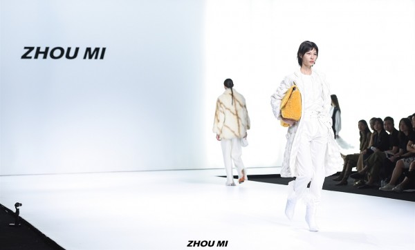 ZHOU MI 2019 ç§‹å†¬æ–°å“å‘å¸ƒä¼šåœ†æ»¡è½å¹•