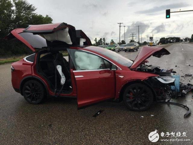 Tesla was in a car accident and the owner expressed his willingness to buy another one.