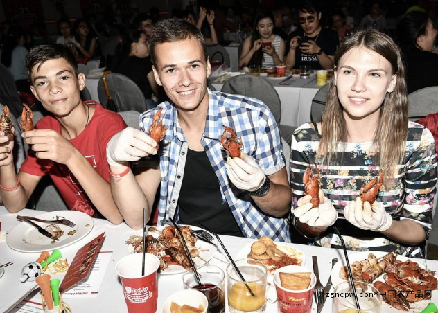 Are foreigners eating crayfish?