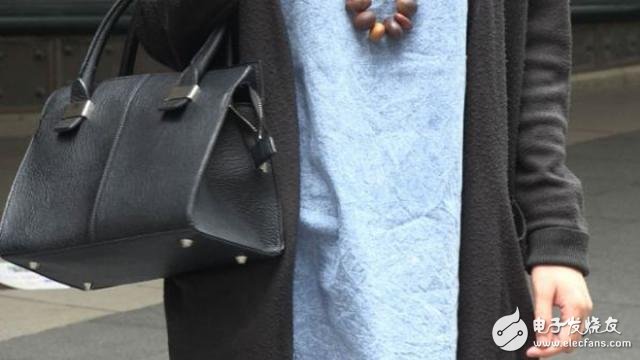 This iBag non-iPad, pick-up smart handbag for your wallet