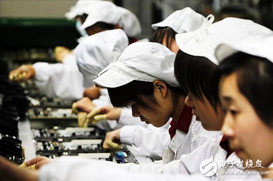 Foxconn robots change three steps. Some factories have been fully automated.