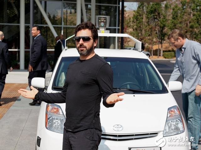 Review the history of Google's self-driving cars: road test does not stop and drive and walk