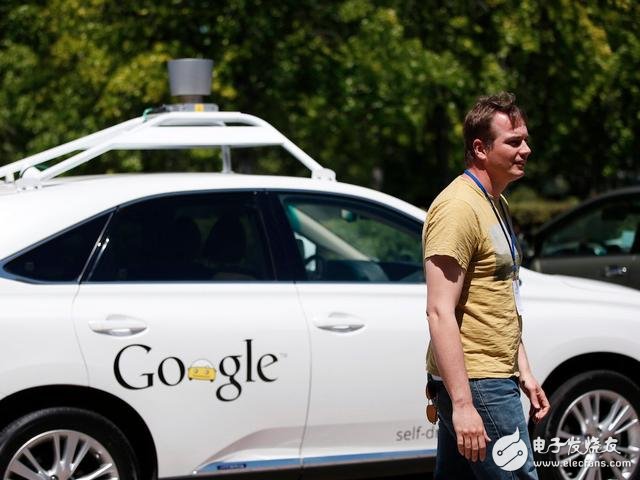 Review the history of Google's self-driving cars: road test does not stop and drive and walk