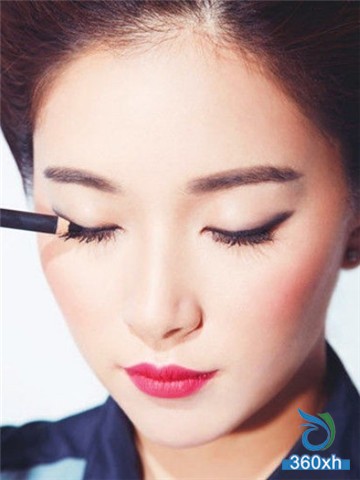 Six steps to tell you how to create glamorous eye makeup