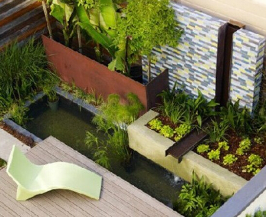 The balcony is transformed into a fish pond. The space design with super life is interesting.