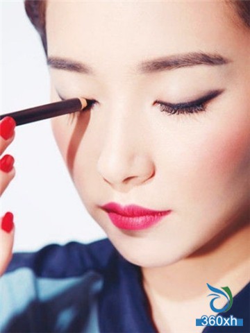 Six steps to tell you how to create glamorous eye makeup