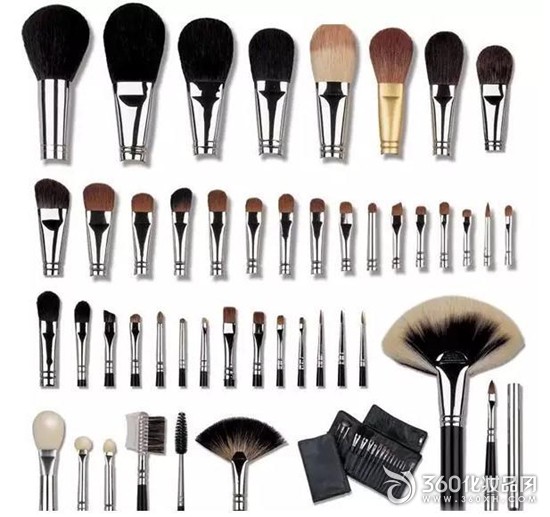 Makeup brush or finger, which makeup is better for makeup? 2