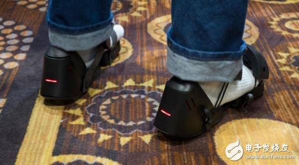 The world's first VR shoes unveiled: strolling in the virtual world