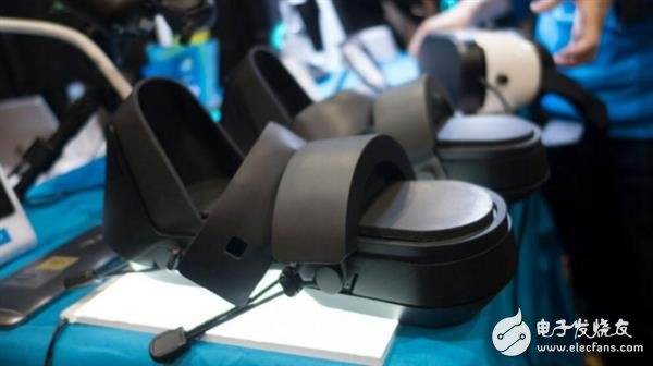 The world's first VR shoes unveiled: strolling in the virtual world