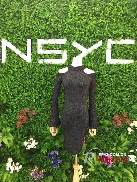 ç§‹å¤©ç©¿éœ²è‚©è¿žè¡£è£™ä¼šå†·å— NSYCéœ²è‚©è¿žè¡£è£™è®©ä½ è¶Šç©¿è¶Šç¾Ž