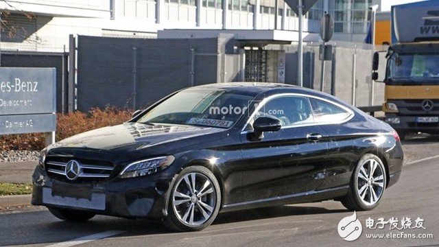 Mercedes-Benz C-class road test spy photos exposure equipped with kinetic energy recovery system
